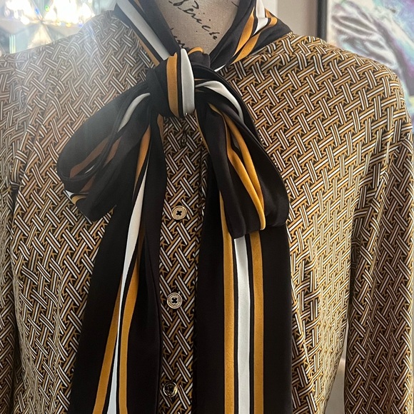 🆕 Michael Kors Geo-Print Bow Blouse - Picture 6 of 17